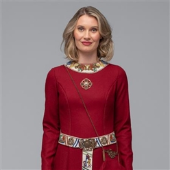 Bilde av Sagadrakten rød